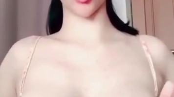 Telanjang Dada Binarlady Selalu Tampil Cute