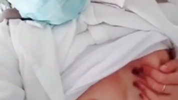 Maryanti Gadis Jilbab Nakal Pamer Uting di Tempat Kerja